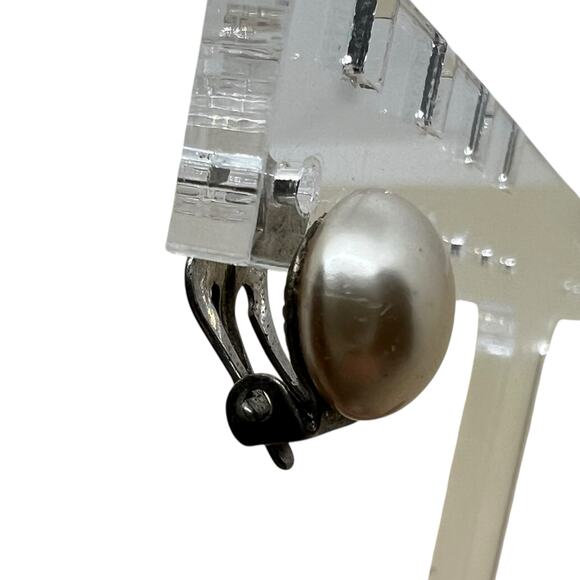 Vintage Silver Pearl Clip-On Earring Classic Mid-Century Single Statement Piece - Picture 8 of 9